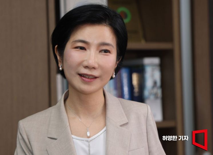 최화인 초이스뮤온오프 대표 겸 블록체인 에반젤리스트(evangelist)가 아시아경제와 인터뷰하고 있다. 허영한 기자