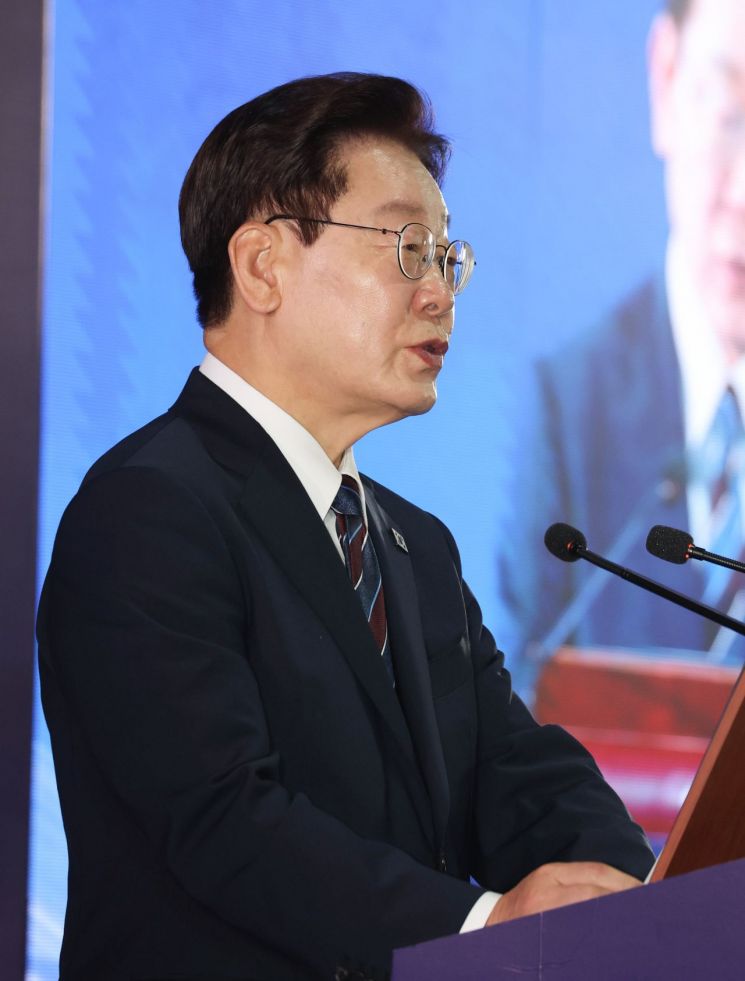 이재명 대통령이 9일(현지시간) 몽골 울란바타르 한 호텔에서 열린 한-몽골 비즈니스 포럼에서 축사를 하고 있다. 2026.7.9 연합뉴스