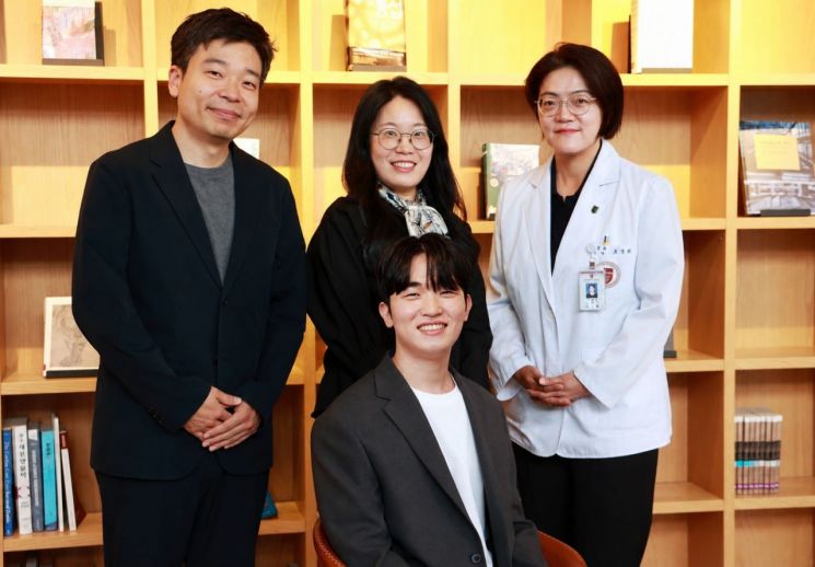 (왼쪽부터) 정조운 성균관대 교수, 임리사  KAIST 교수, 조경희 고려대 안암병원 교수, (하단) 백정엽 KAIST 응용과학연구소 박사. KAIST