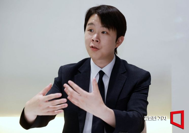 더불어민주당 최고위원에 출마한 김형남 전 군인권센터 사무국장이 지난 10일 서울 여의도에서 아시아경제와 만나 인터뷰하고 있다. 김현민 기자