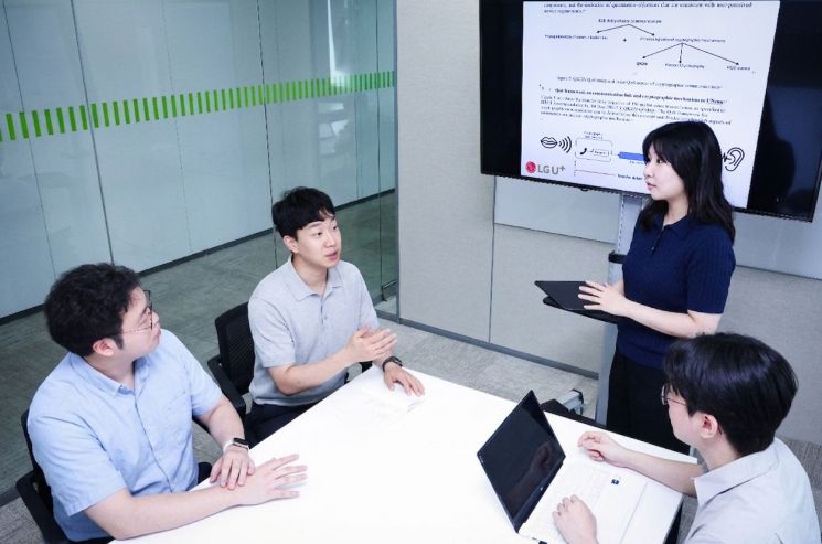 양자암호 적용한 통신도 빠르게…LG U+, 품질관리 국제표준화 추진