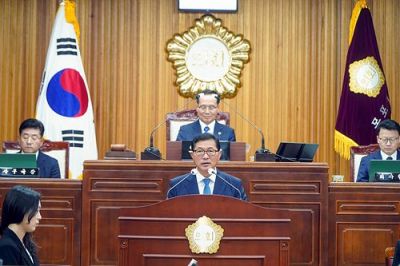 목포시의회서 시정연설을 하고 있는 강성휘 목포시장. 목포시 제공