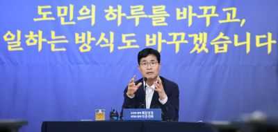 이원택 전북특별자치도지사가 13일 도청에서 취임 첫 기자회견을 하고 있다. 전북자치도청 제공