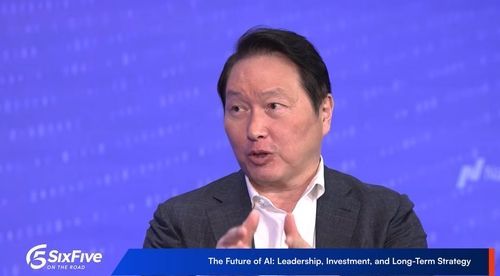 식스파이브미디어와 인터뷰 중인 최태원 SK그룹 회장. 식스파이브미디어 유튜브 캡처.