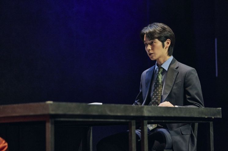 [On Stage]12구의 시신과 알파벳 M…두 남자의 심리전