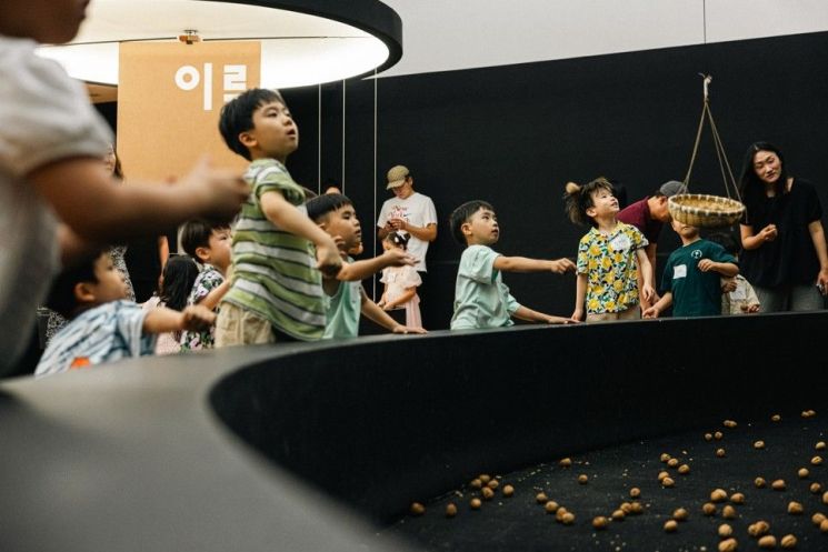 국립현대미술관 여름방학 특별 프로그램 ‘내 맘대로 조각 모음’ 워크숍 모습. 국립현대미술관