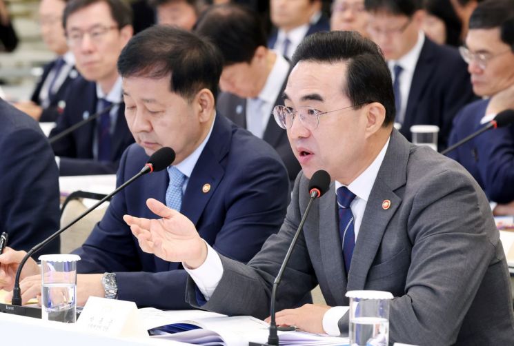 박홍근 기획처 장관이 15일 청와대 영빈관에서 열린 이재명 대통령 주재 부처 업무보고에서 발언하고 있다. 청와대통신사진기자단 연합뉴스