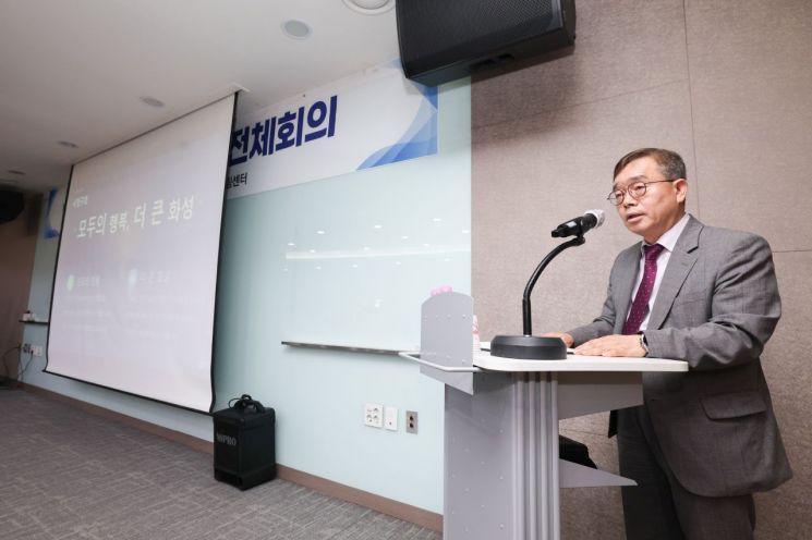 조승문 화성미래비전위원장이 화성미래비전위원회 전체회의에서 민선 9기 시정 운영 방향을 설명하고 있다. 화성시 제공