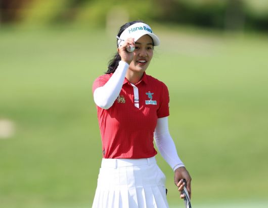 짜라위 분짠은 태국 선수로는 처음으로 KLPGA 투어 정상에 올랐다. KLPGA 제공