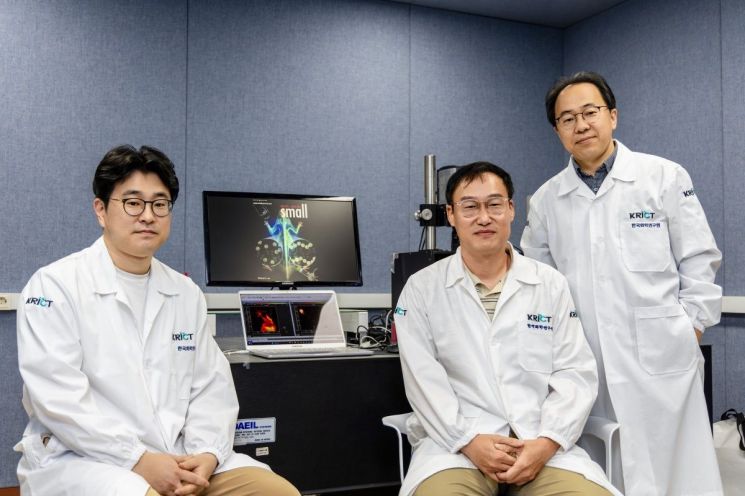 연구진 사진. (오른쪽부터) 화학연 남상환 책임, 박영일 책임, 최민석 연구원. 화학연 제공