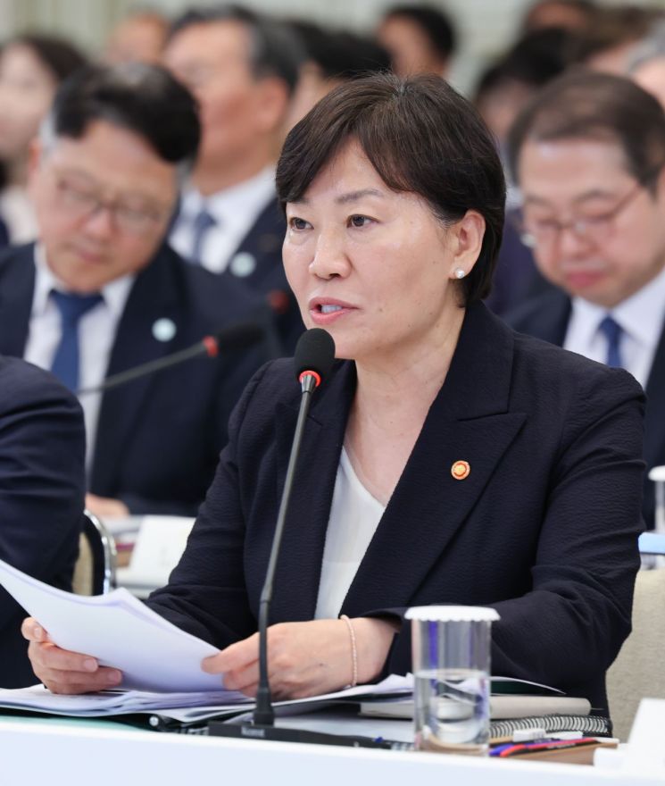 송미령 농림축산식품부 장관이 16일 청와대 영빈관에서 열린 이재명 대통령 주재 부처 업무보고에서 보고하고 있다. 2026.7.16 [청와대통신사진기자단] 연합뉴스