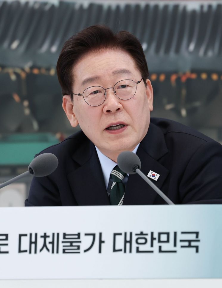 李 "KTX, 너무 싸다" 지적에도 고속철도 운임인상 쉽지않은 까닭은[Why&N... - 뉴스 썸네일 이미지