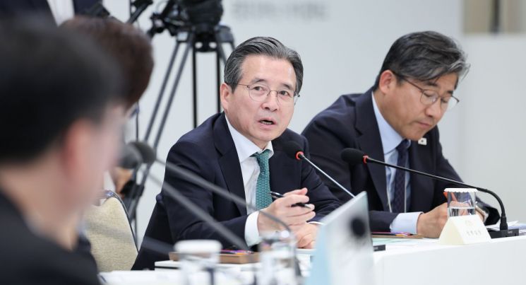 김용범 정책실장이 16일 청와대 영빈관에서 열린 이재명 대통령 주재 부처 업무보고에서 발언하고 있다. 2026.7.16 [청와대통신사진기자단] 연합뉴스