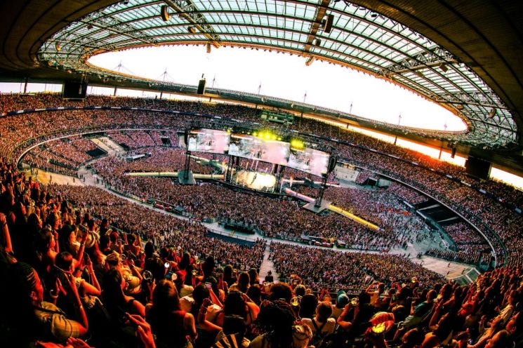 지난 17일과 18일(현지시간) 프랑스 파리 스타드 드 프랑스(Stade de France)에서 월드 투어 '아리랑' 무대에 오른 BTS. 빅히트뮤직 제공
