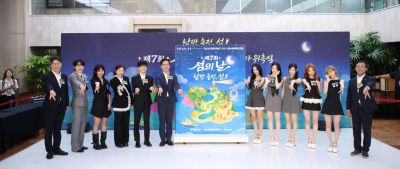전남광주통합특별시는 행정안전부, 여수시와 함께 21일 정부서울청사에서 배우 정이랑, 가수 하현우·안성훈·리센느, 요리사 정지선, 캠핑 유튜버 리랑을 제7회 섬의 날 홍보대사로 위촉했다. 전남광주통합특별시 제공