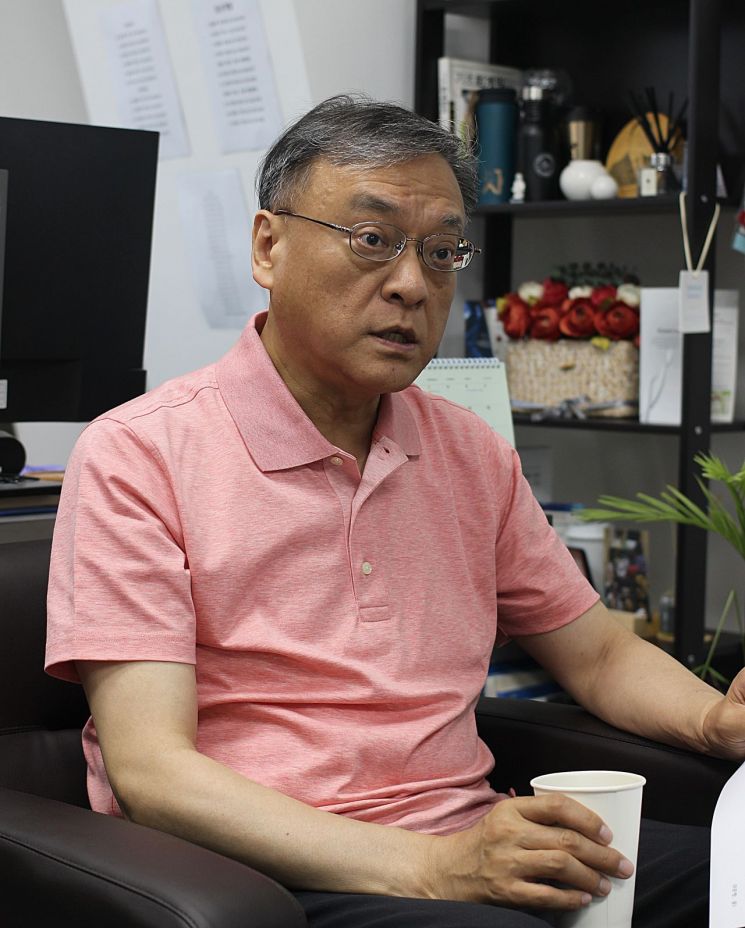 이성욱 알지노믹스 대표가 경기 성남시 판교 본사에서 아시아경제와 인터뷰하고 있다. 정동훈 기자