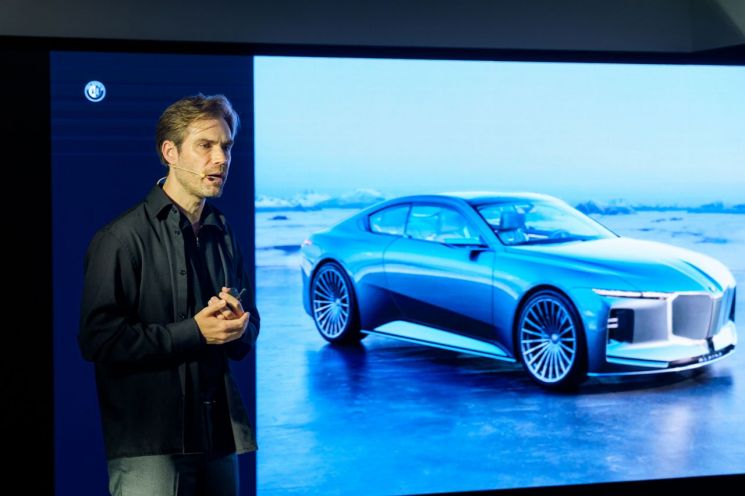 BMW 그룹 BMW 알피나 및 럭셔리 클래스 디자인 총괄 맥시밀리언 미쏘니(Maximilian Missoni) 부사장. BMW코리아