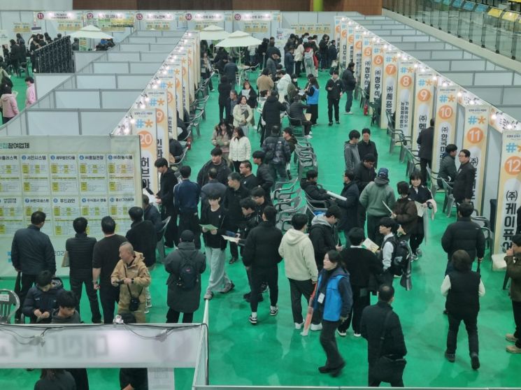 [2026 세제개편]연 5200만원 저소득 맞벌이, 근로장려금 360만원 받는다 