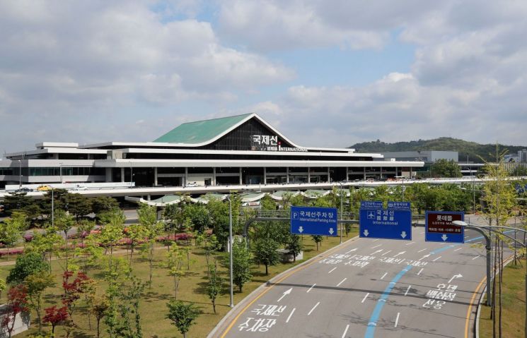 한국공항공사, 인력 집중배치로 여름 휴가철 혼잡 방지한다 - 뉴스 썸네일 이미지