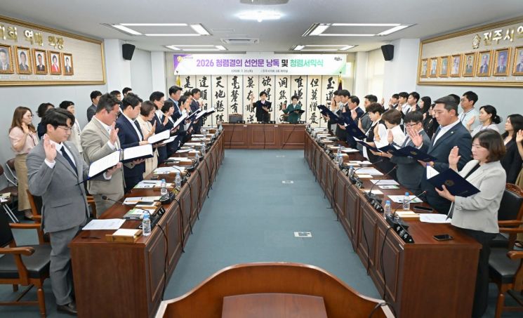 https://cphoto.asiae.co.kr/listimglink/1/2026072315153356245_1784787333.jpg