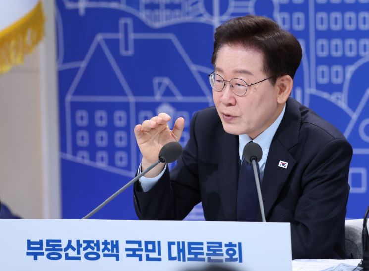 이재명 대통령이 23일 서울 여의도 KBS 별관에서 열린 부동산정책 국민 대토론회에서 발언하고 있다. 2026.7.23 연합뉴스