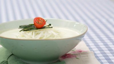 향밀스님의 완두콩국수. 한국불교문화사업단