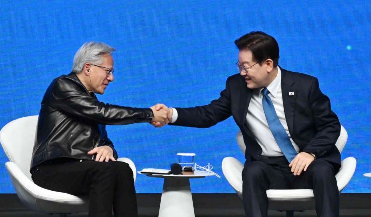 한국 대통령 앞에 모인 글로벌 CEO들…李 