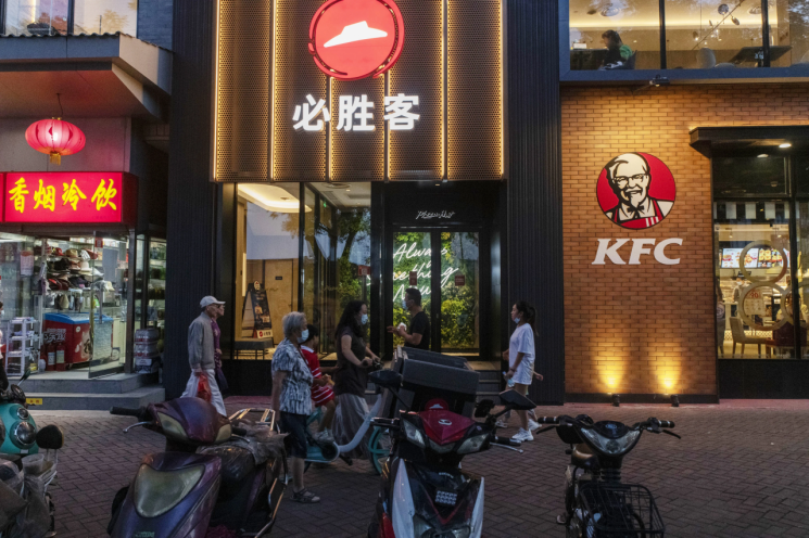 百胜中国在中国运营的肯德基和必胜客门店。南华早报网站供图。