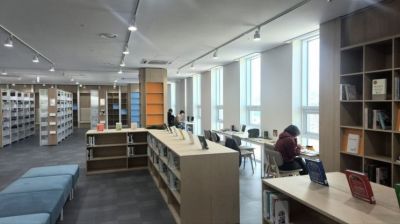 지난 3월 12일 오전 광주 광산구 하남시립도서관 3층 종합자료실에서 시민들이 책을 읽거나 공부하며 시간을 보내고 있다. 송보현 기자