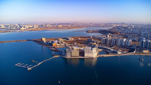 Panoramic view of Turtle Island in Sihwa Lake. Provided by Siheung City