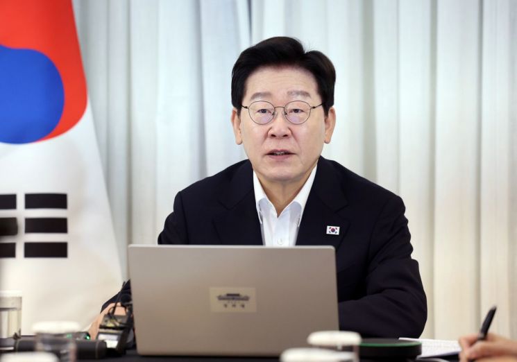 브라질을 국빈 방문 중인 이재명 대통령이 26일(현지시간) 브라질리아 한 호텔에서 화상 수석보좌관회의를 주재하고 있다. 2026.7.27 연합뉴스
