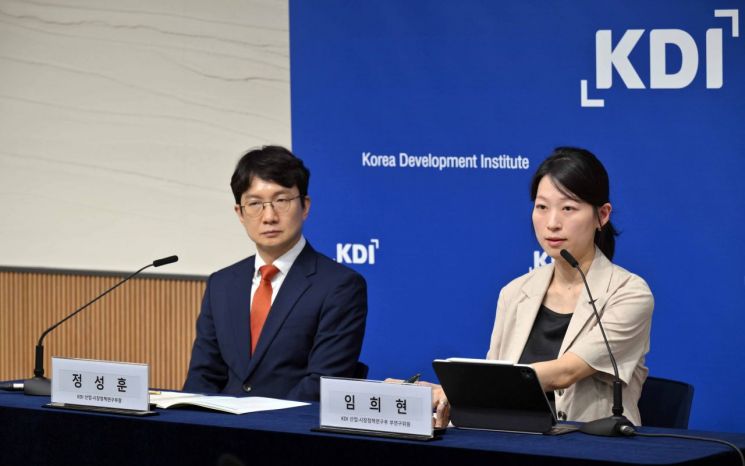 KDI 정성훈 산업시장정책연구부장(왼쪽)과 임희현 연구위원. 한국개발연구원.