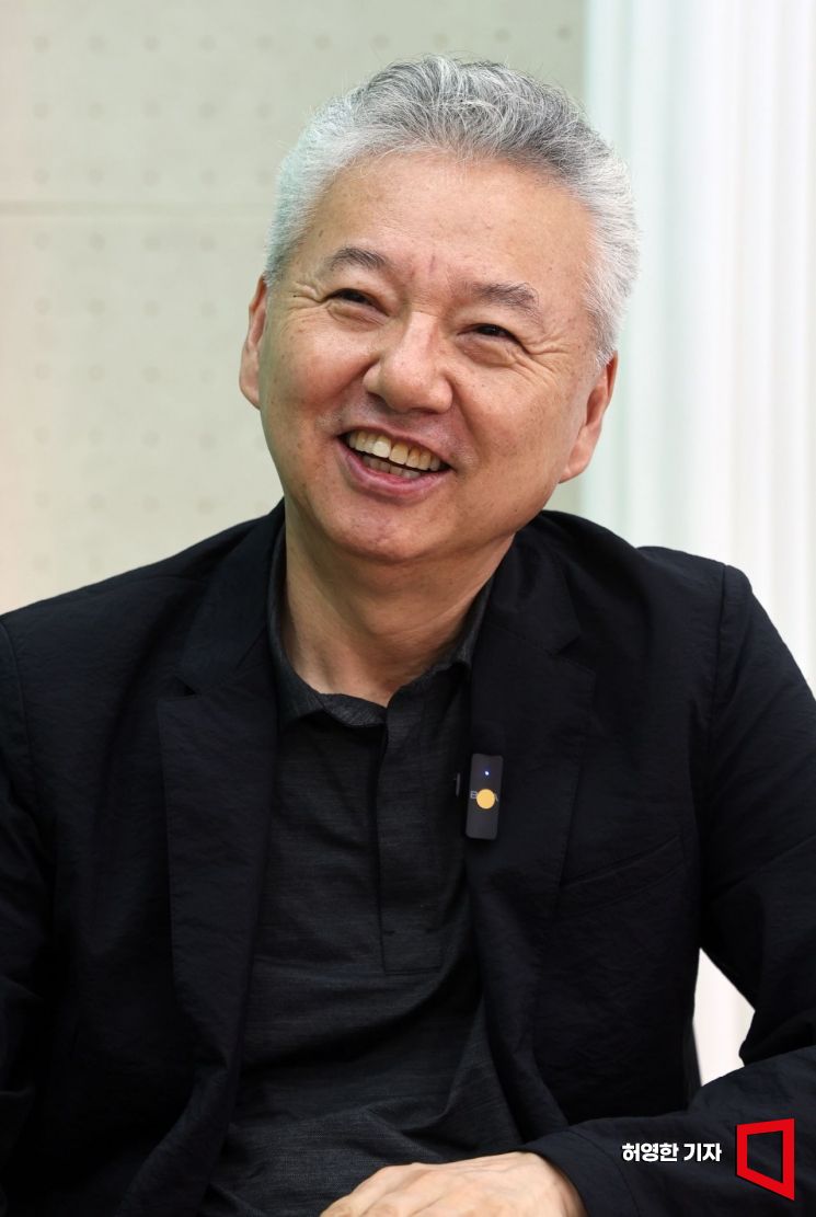 홍성국 민주당 국가경제자문회의 의장이 지난 27일 소종섭의 시사쇼에 출연해 서울 중구 아시아경제 스튜디오에서 인터뷰하고 있다. 허영한 기자
