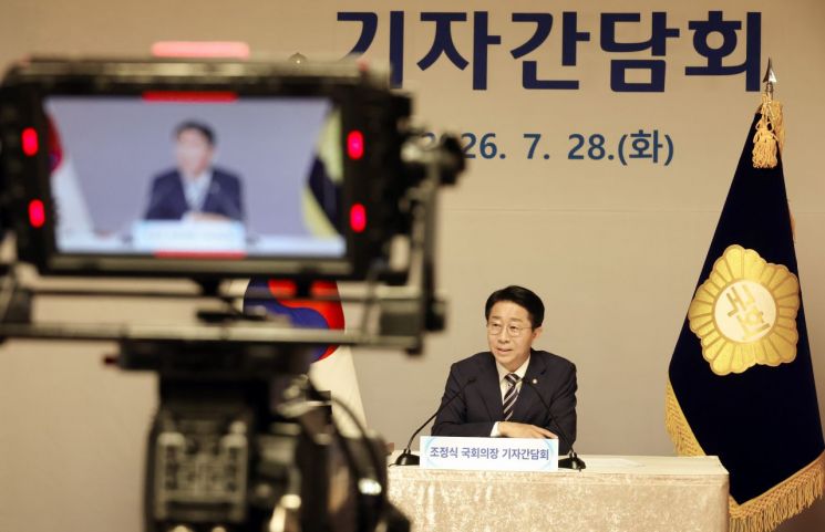 조정식 국회의장이 28일 서울 여의도 국회 사랑재에서 열린 취임 첫 기자 간담회에서 취재진의 질의에 답하고 있다. 국회사진기자단 연합뉴스