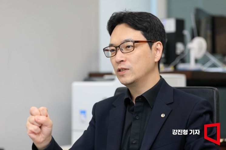 이 원장은 "AI는 인구감소에 적응하기 위한 보완 수단"이라며 "여성과 고령층의 노동시장 참여 확대, 건강수명 연장, 노동이동과 재교육, 서비스산업 혁신, 지역경제 활성화, 연금·의료·재정 개혁을 함께 추진해야 잠재성장률을 실질적으로 높일 수 있다"고 강조했다.