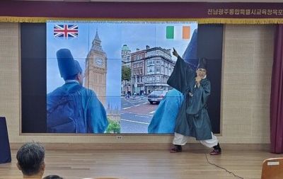 전남광주통합특별시교육청목포도서관은 '노을길 인문학' 송용진 작가 초청 강연을 성황리에 마무리했다. 도서관 제공