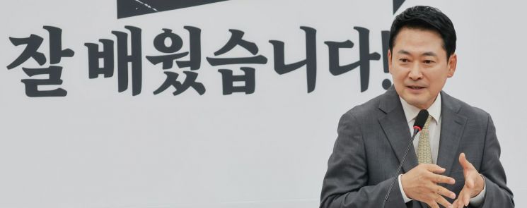국민의힘 장동혁 대표가 30일 국회에서 이날 본회의를 통과한 선관위 특검법과 관련해 기자회견하고 있다. 연합뉴스