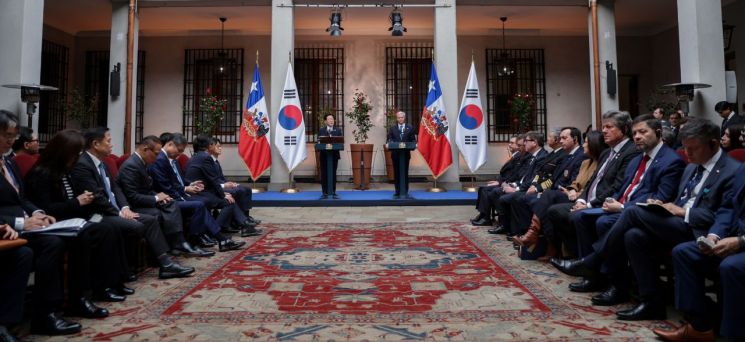 이재명 대통령과 호세 안토니오 카스트 칠레 대통령이 30일(현지시간) 산티아고 대통령궁에서 공동언론발표에서 발언하고 있다. 2026.7.31 연합뉴스
