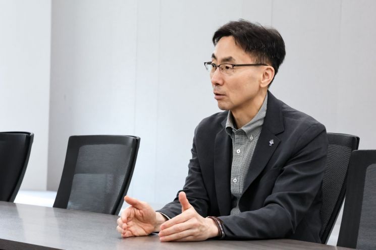 김이을 쎄트렉아이 대표가 아시아경제와 인터뷰 하고 있다. 쎄트렉아이 제공