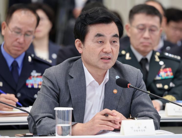 안규백 국방부 장관이 5일 청와대 영빈관에서 열린 이재명 대통령 주재 부처 업무보고에서 보고하고 있다. 2026.8.5 연합뉴스
