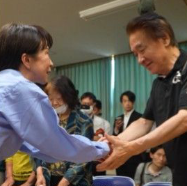 다카이치 일본 총리의 구마모토 지진 피해 현장 방문 동영상. 일본 총리관저 엑스(X·옛 트위터) 캡처.