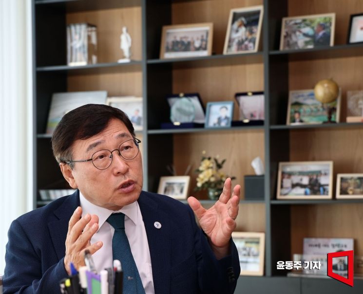 정근식 서울시교육감이 아시아경제와 인터뷰를 하고 있다. 윤동주 기자