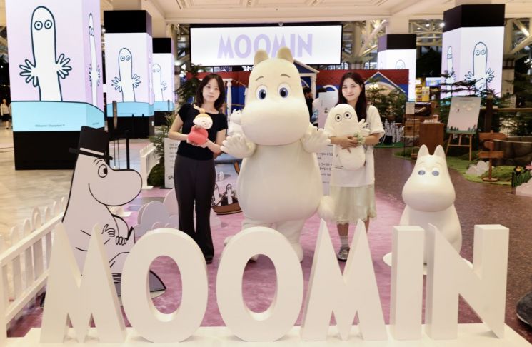 신세계백화점 강남점 1층에 마련된 무민 팝업 매장.