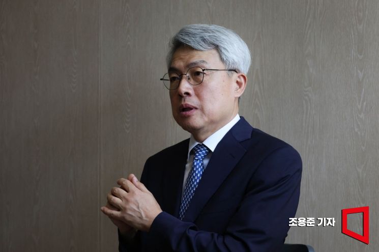 고영선 한국교육개발원(KEDI) 원장이 서울 종로구 카페게더 광화문점에서 아시아경제와 인터뷰 하고 있다. 조용준 기자