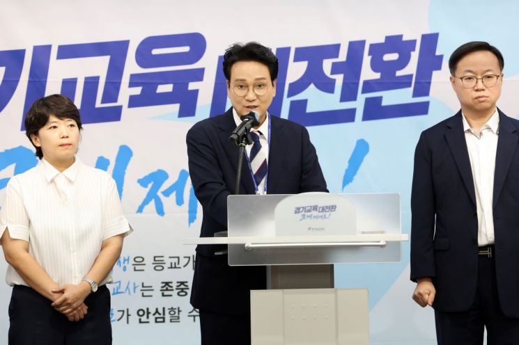 안민석 경기도교육감이 부천 오정초등학교 교권침해 사례 관련 기자회견을 하고 있다. 경기도교육청 제공