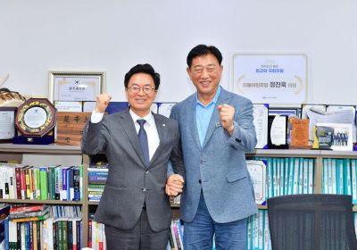 김한종 장성군수와 관계 공무원 등이 국회를 방문해 정진욱 의원과 면담을 가졌다. 장성군 제공