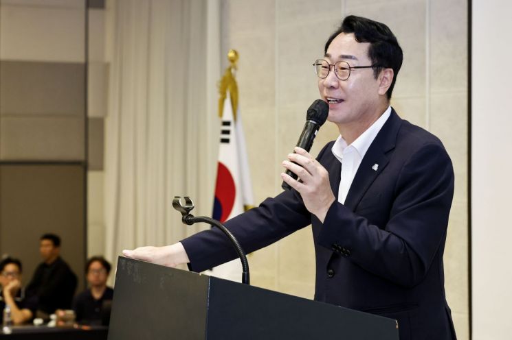 정명근 화성특례시장이 11일 2026년 화성특례시 통·리장 역량강화 교육에서 인사말을 하고 있다. 화성시 제공