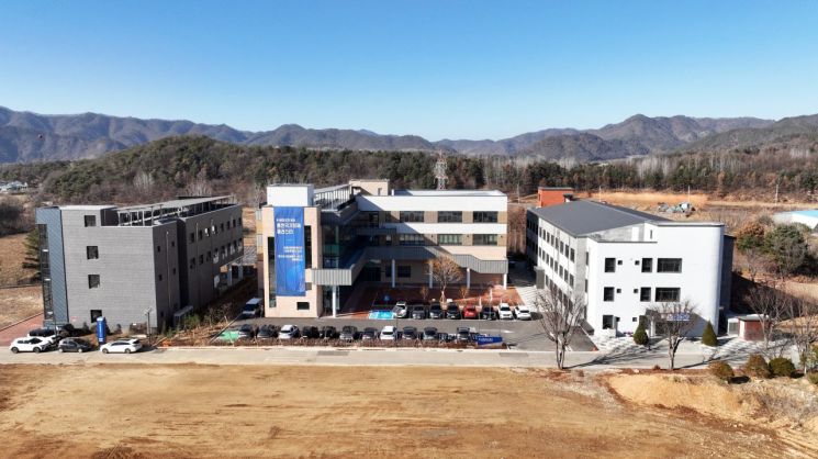 홍천군이 바이오산업의 핵심 성장 거점으로 육성하고 있는 국가항체클러스터 전경. 홍천군 제공