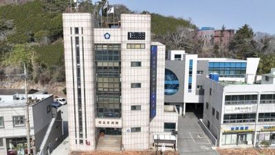 완도군의회 전경.