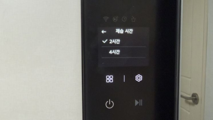 LG 스타일러의 제습 코스는 2시간과 4시간 중 선택할 수 있다. 권현지 기자